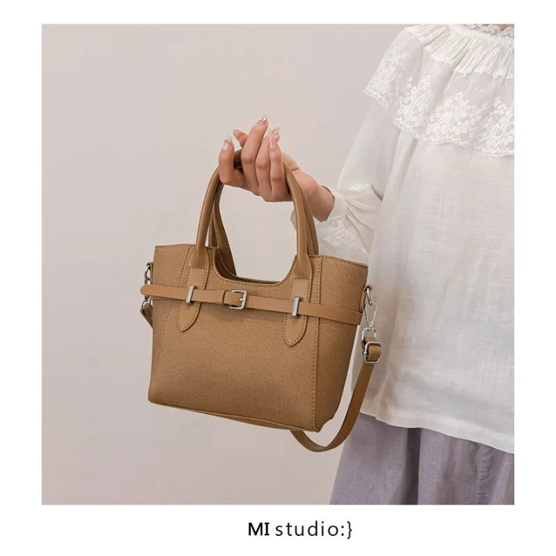 Daily commuting handbag, women's new fashionable retro high-end sensory communication bag, single shoulder crossbody bag