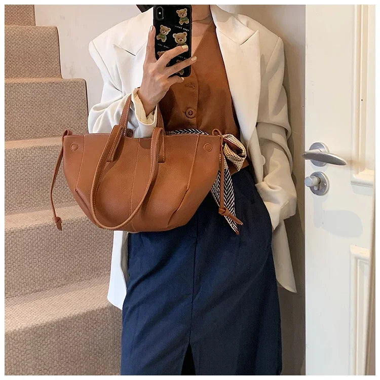 New Handheld Tote Bag Large Capacity Fashionable Women's Bag Premium Single Shoulder Underarm Bag Trousses De L’épaule