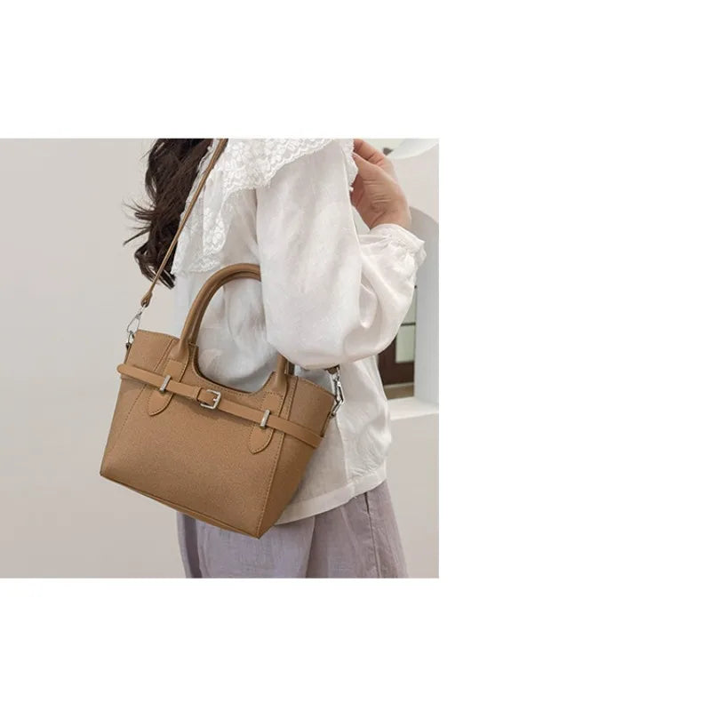 Daily commuting handbag, women's new fashionable retro high-end sensory communication bag, single shoulder crossbody bag
