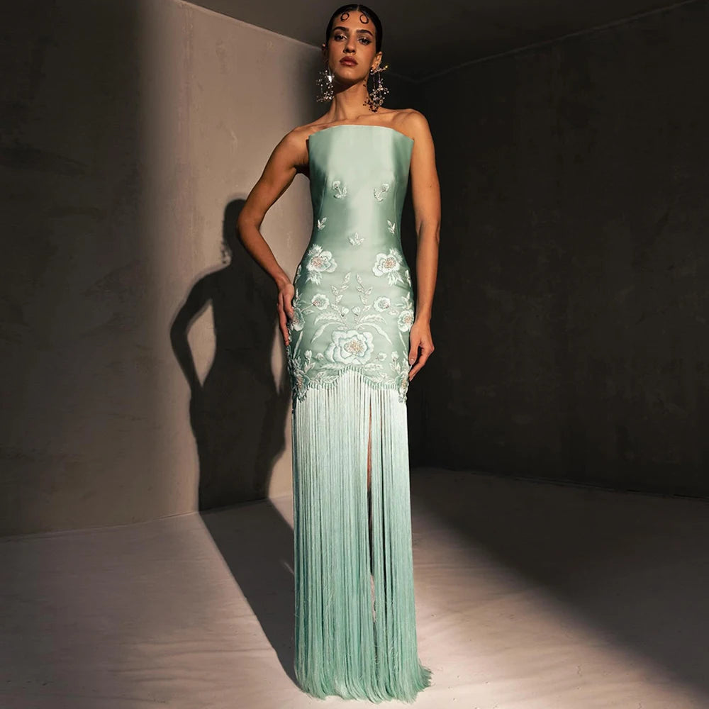 Luxury Satin Evening Dress Customized Strapless Sleeveless Tassel Celebrity Gowns Charming Embroider Zipper Back Prom Dresses