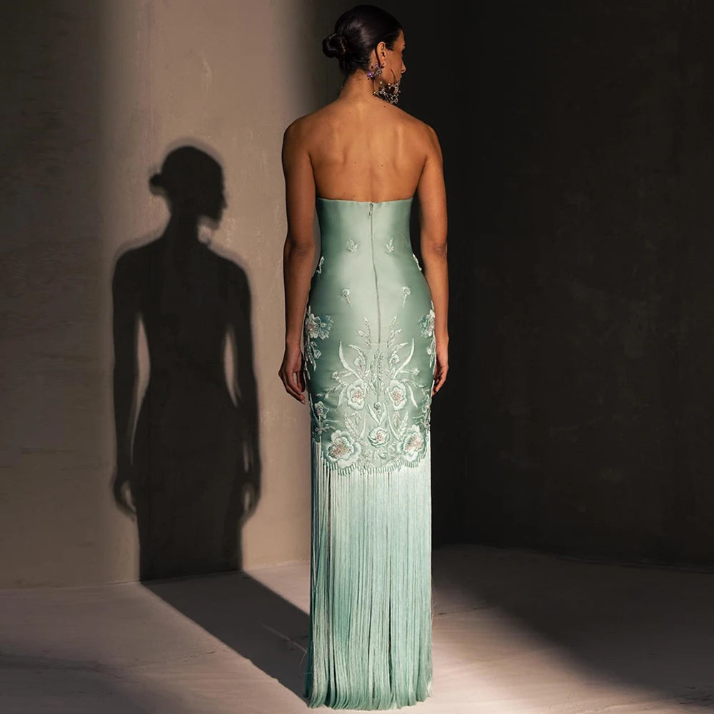 Luxury Satin Evening Dress Customized Strapless Sleeveless Tassel Celebrity Gowns Charming Embroider Zipper Back Prom Dresses