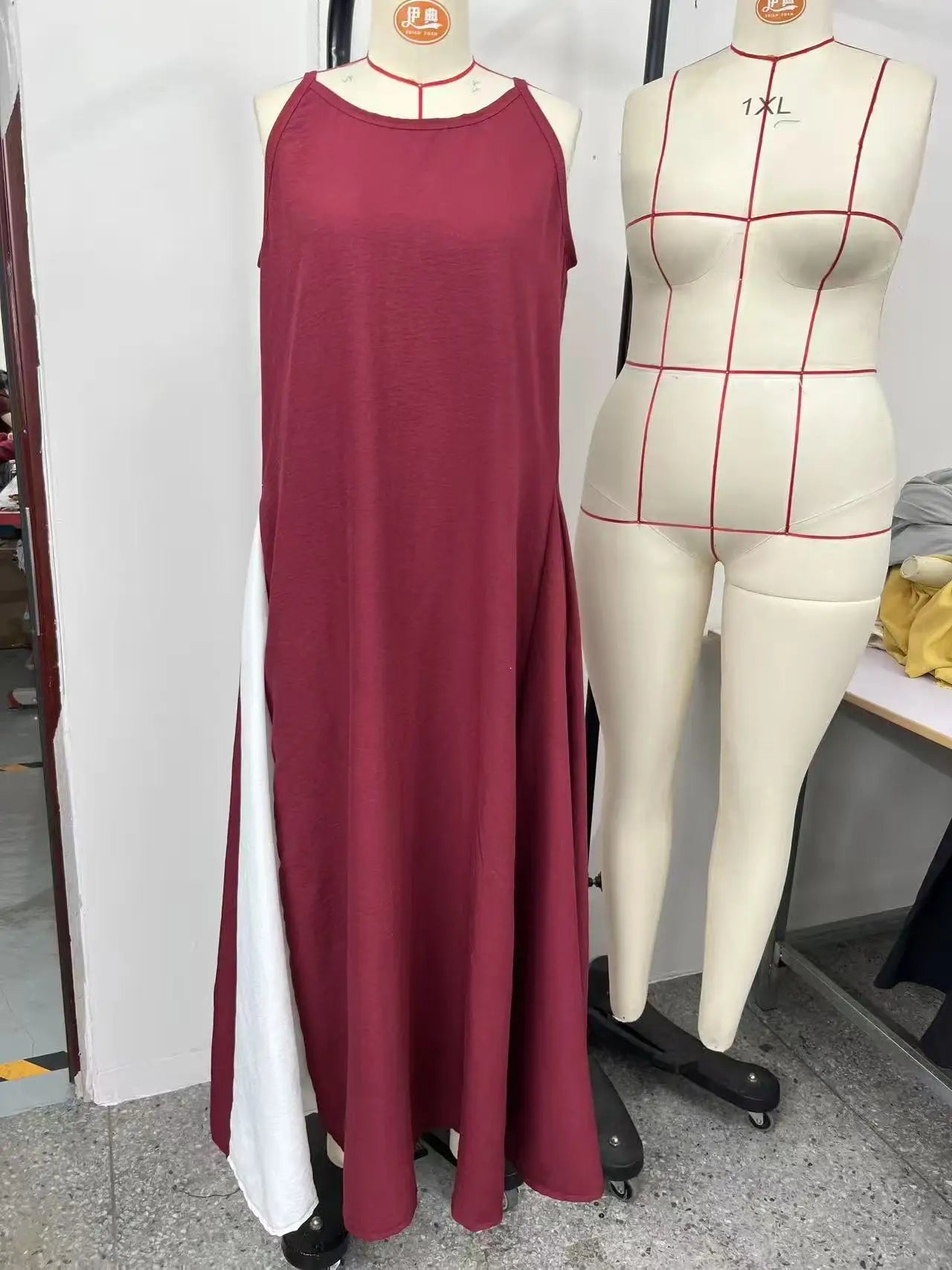 New women’s clothing: sleeveless, loose-fitting, color-blocked, casual, off-the-shoulder dress.