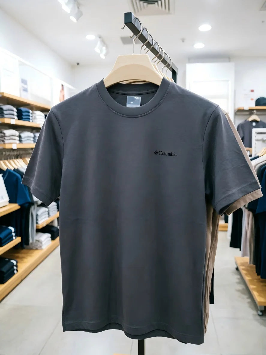 2026 Fashion Trend High-End Luxury  Small Emblem Graphic Tee, Black Cotton Crewneck for Men & Women Outdoor Streetwear