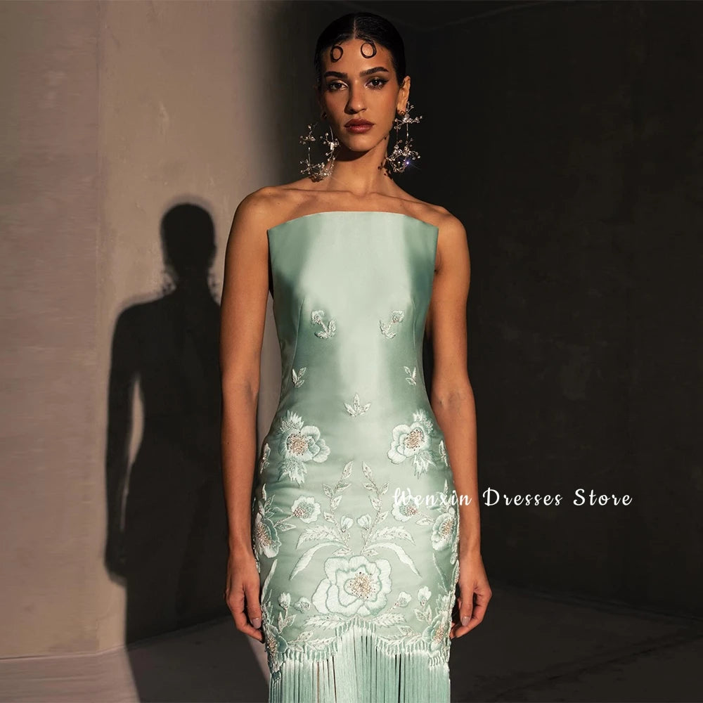 Luxury Satin Evening Dress Customized Strapless Sleeveless Tassel Celebrity Gowns Charming Embroider Zipper Back Prom Dresses
