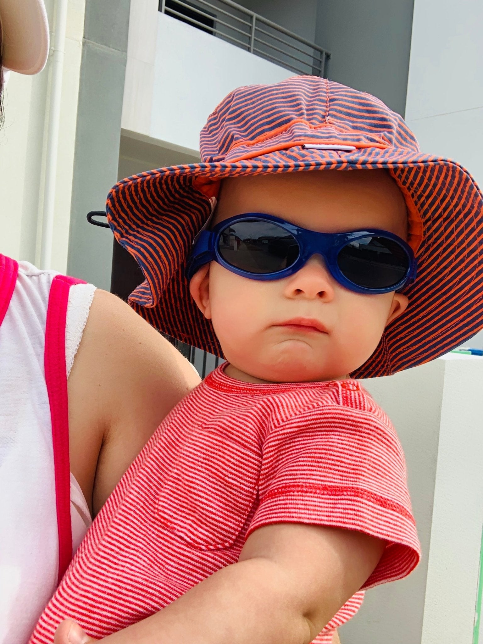 Bubzee Banz® Wrap Around Sunglasses - Vintress Fashion